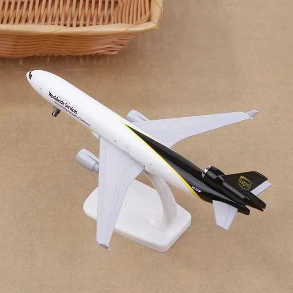 Plane Scale Alloy Metal Air UPS slot car Airlines MD Diecast Airplane Aircraft With Wheels Landing Gears Aeroplane Model Car Track 1