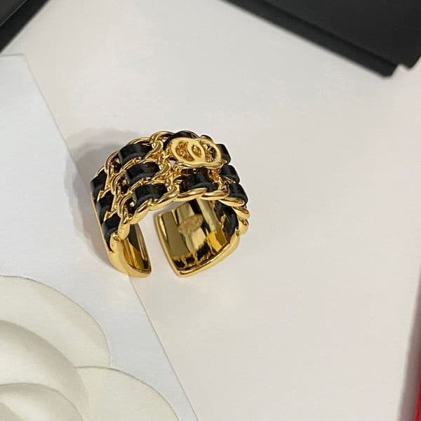 Classic Gold Letter Leather Ring Pearl Round Band Rings Fashion Fine Finger Ring Luxury 18k Gold Plated Ring for Womens Wedding Jewelry Gifts Material Copper one size