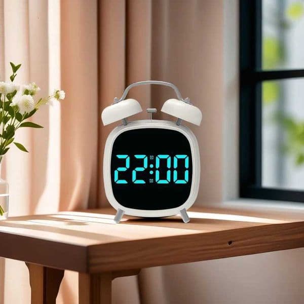 LED Clock Digital Alarm Clock Date Temperature Display Voice Control Loud Volume Brightness Adjustable 12/24H Snooze Table ClockT260601