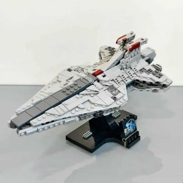 660PCS NEW Space Venator Class Star Destroyer Midi Scale Moc Building Blocks Model Creative Expert Bricks DIY Assemble Toys Gift L2606020VER