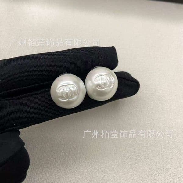 Designer jewelry cc earrings new C pearl stud inspired light luxury style round ball earrings for women channels earrings