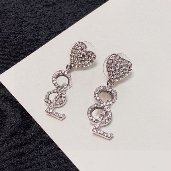 Designer Ear Cuff Classic Earring Luxury Jewelry Women Elegant Fashionable Ear Cuff Sliver Gold Colors Letter Jewelry Gift for Festival Heart Shape