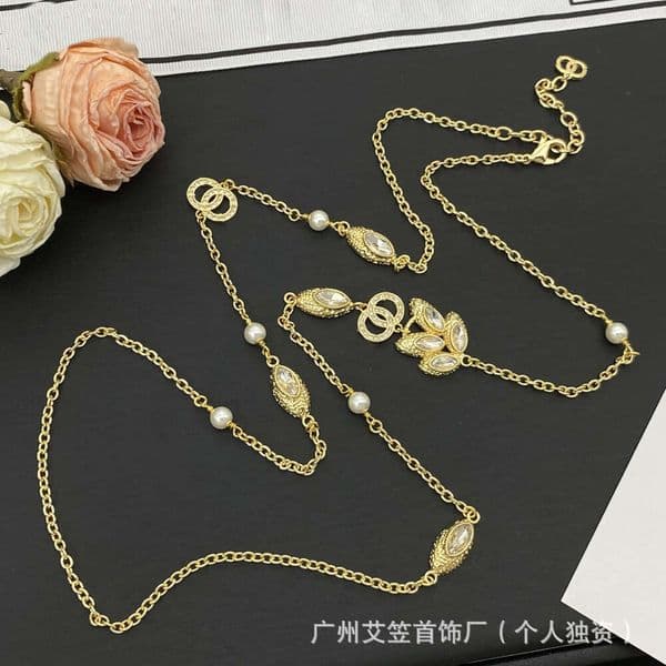 Designer Jewelry cc necklace Double C Vintage Style Gold Flower Necklace Women Light Luxury Elegant Personality Sweater Chain from Manufacturer channels necklace