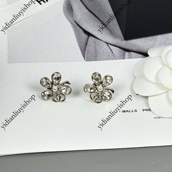 Designer cc earrings high-end small clover water diamond inlaid earrings light luxury fashion style channels earrings