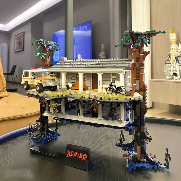 streetscape Movies The Upside Down Model Building Blocks Bricks Children Toys Birthday Christmas Gifts L260602UJ08