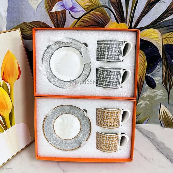 Classic luxury European bone china coffee cup and sauce set, red handle tableware, coffee plate, coffee tools, gifts