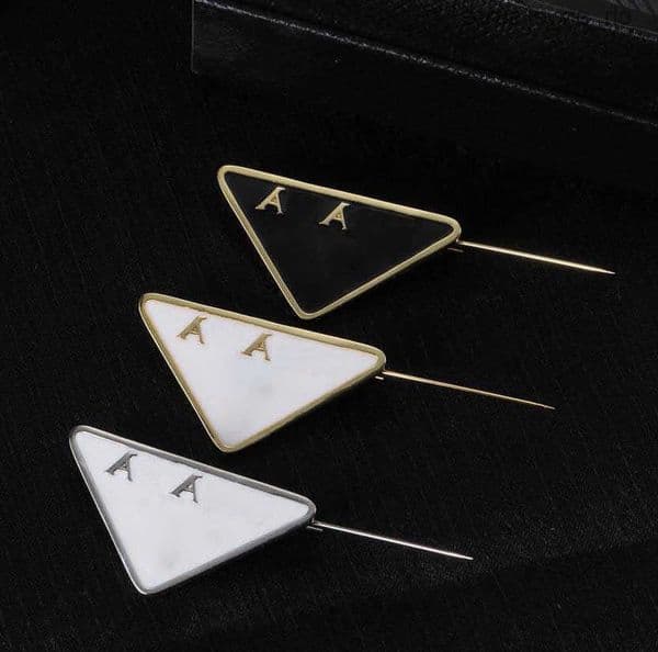 Silver Simple Gold Brooches Pins Men Women Letter Plated Pins Brooches Suit Pin Clothing Decoration Exquisite High Quty Jewelry S260603