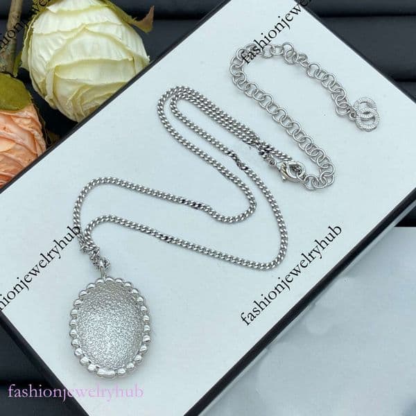 CC Necklace Designer For Women Model Diamond Embellished Enamel Oval Necklace For Women Luxury Fashion Collarbone Chain Manufacturer Jewelry Channels