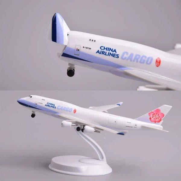 20cm Simulation Aircraft B747 China Airways Cargo Model Airplanes ABS Plastic Child Toy Planes Collectible With Base Cabin Door L260603F02L