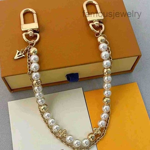 designers keychains Bag Charm pearl designers keychain top Car Key Chain Women Buckle jewelry Keyring Bags Pendant Exquisite