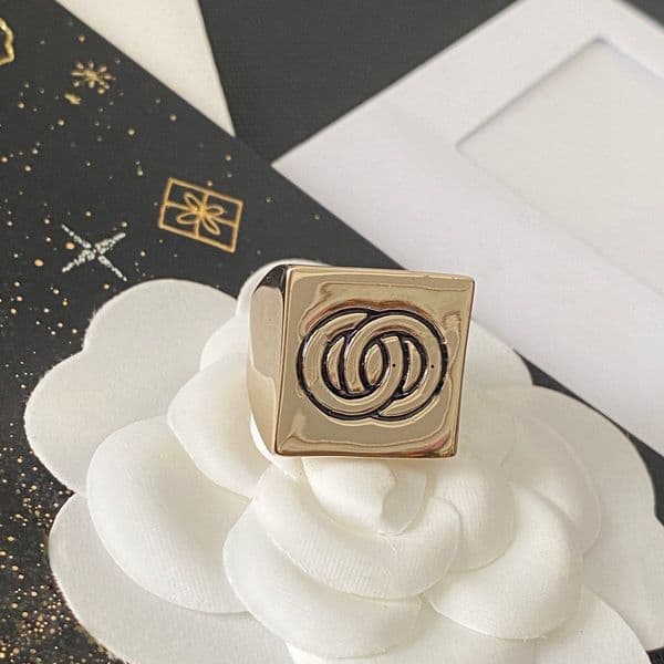 New Style Letter Ring Gold-color Brass Copper Open Band Rings Fashion Fine Finger Ring Luxury Crystal Pearl Ring for Womens Wedding Jewelry Gifts adjustable Size
