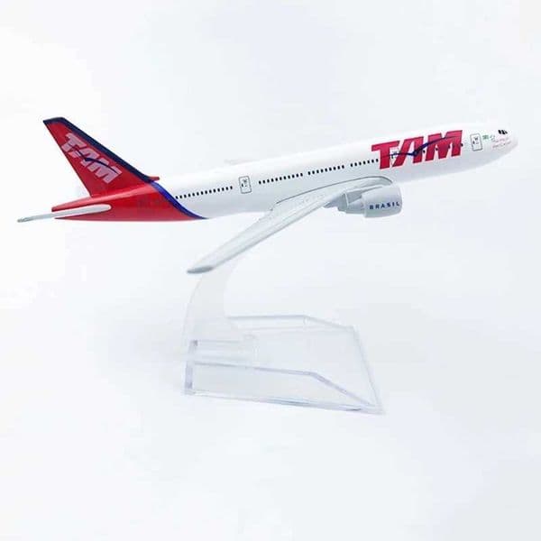 1Display 16CM B-777 B777 Brazil TAM AirLines Alloy Passenger Aircraft Toys Model Airplane Collection Boutique Decoration Gift C260604