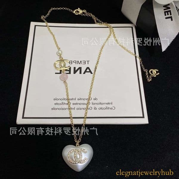 Designer Jewelry channels necklace Double C Pink Pearl White Peach Heart Necklace Women Resin Heart-Shaped Collarbone Chain cc necklace
