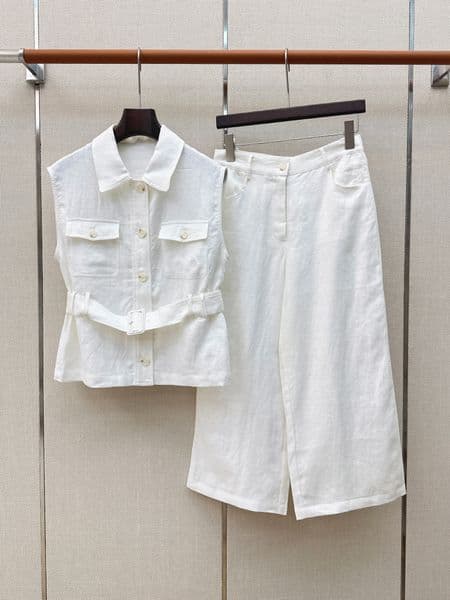 Summer outfit set of 2026 high-end vintage style, light mature temperament, sleeveless shirt top set, two-piece set