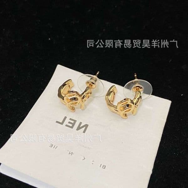Designer cc earrings Exquisitely crafted small double C letter diamond pattern earrings for women and small hoop earrings channels earrings