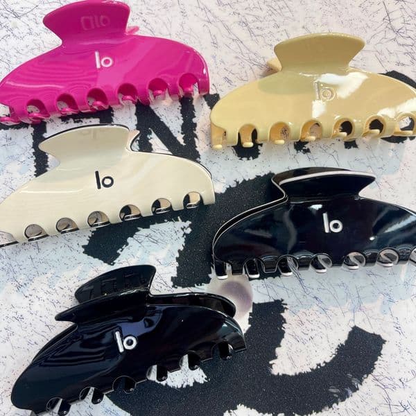 Designer Premium Acetate Hair Clips Shark Claw Clip Athleisure Yoga Sports Hair Barrettes Letter Design Solid Color Large Hair Claw Clip Daily Hair Accessories