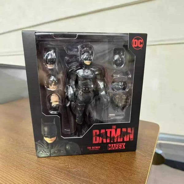 2024 New Mafex Batman Mobile Doll Robert Pattinson Statue Movie Version 6-Inch Figures Boy Gift Toy Ornament Collectibles Toys L260604CYDC