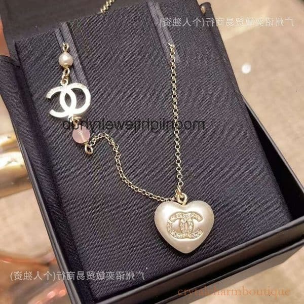 Designer jewelry channels necklace Pearl White Peach Necklace for Women Sweet and Fashionable Pink Bead Chain cc necklace