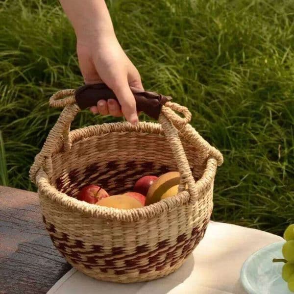New Vietnamese Seaweed Hand-woven Fruit Picking Ins Sundries Storage Basket for Home, Picnic with Leather Handle 26W0605