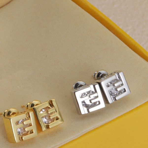 Charm designer earrings stud luxury jewelry for men women gold silver woman 24 new simple versatile commuting fashion studs brass material 925