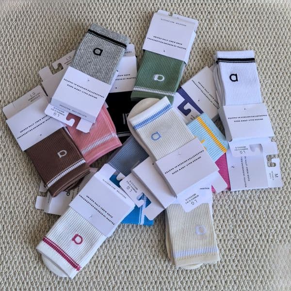 Wholesale All-Season Designer Men's/Womens Socks Fashion Lettered Trendy Socks Aluuo Running Yoga Gym Trainings Sports Socks Casual Socks Jogging Basketball Sock