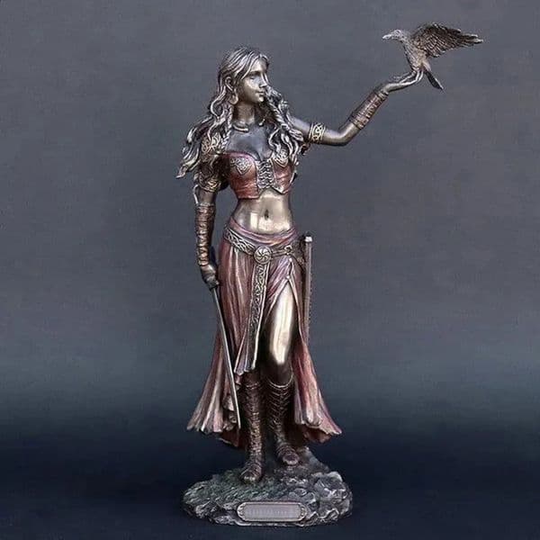 Luxury Designer Decor High Quality Resin Statues Morrigan The Celtic Goddess Of Battle With Crow Sword Bronze room Finish Statue For Home De 14