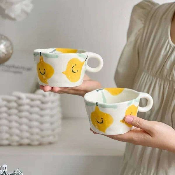 300ML Ceramic Mugs Hand Pinched Irregular Mug Hand-painted Strawberry Flower Coffee Breakfast Milk Afternoon Tea Cup Gift 26W0606