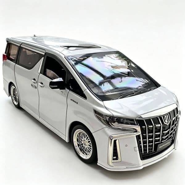 2026 New Diecast Model Cars New 1/18 Toyota Alphard MPV Alloy Die Cast Metal Toy Car Model High Simulation Sound And Light Childrens Gift T240604 Toys 002