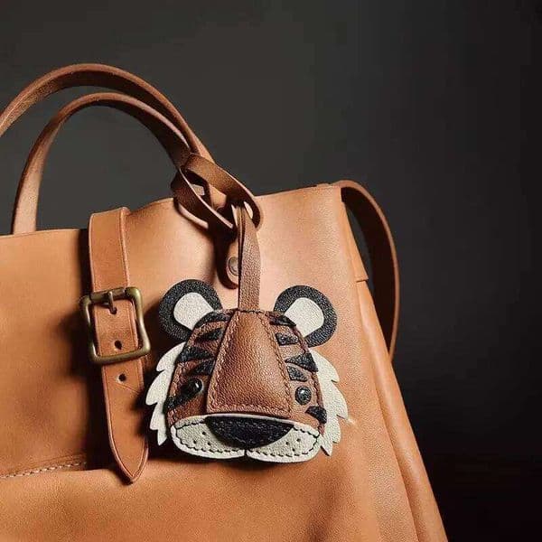 Designer Handmade Leather Car Holder Keychain Unique Creative Gift for Men Women Tiger Daji Key Organizer Handbag 26L0606