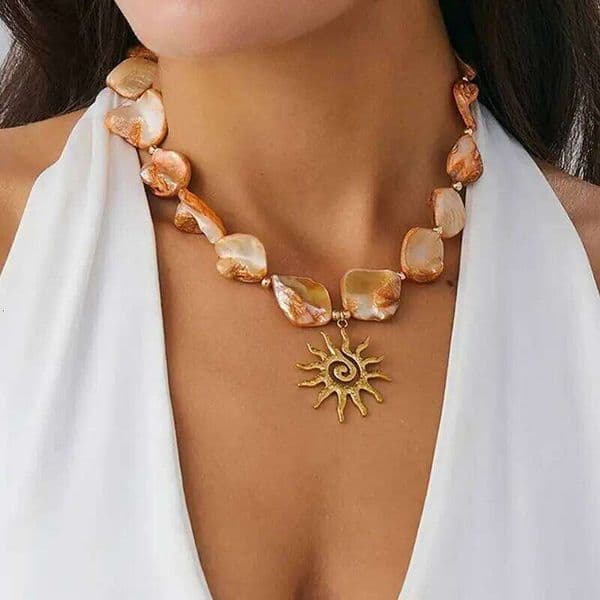 Ingemark Boho Y2K Irregular Scallop Chain Necklace for Women Summer Beach Vintage Sunflower Pendant Choker Vacation Jewelry Gift
