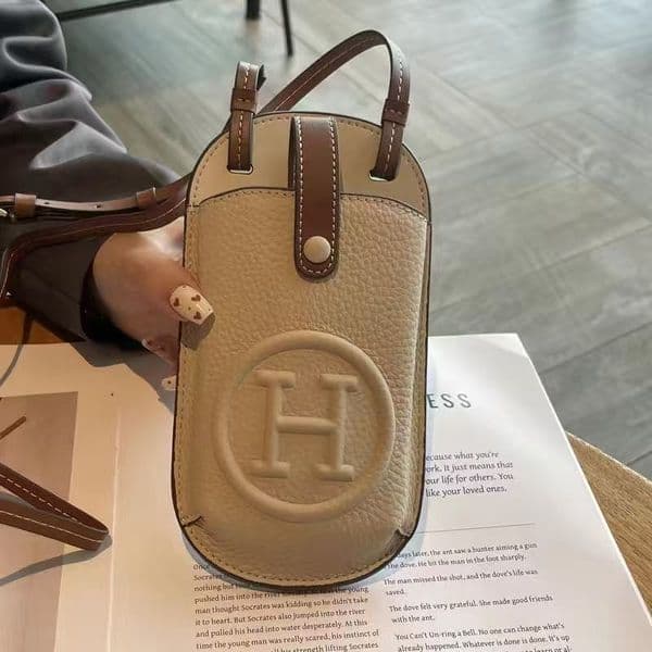 Mobile phone bag, crossbody small bag women, 2026 new style, fashionable high-end, compact exquisite for summer, made of genuine leather and lightweight