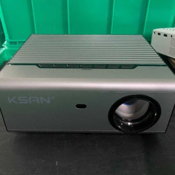 Low-price clearance sale of the full HD home projector VF500 with original resolution of 1080P and mobile phone screen mirroring feature L260608