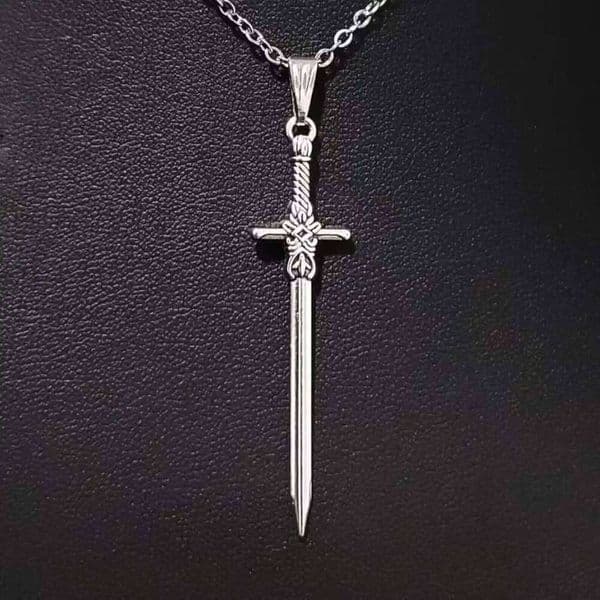 Personality Exquisite Sliver Color Knife Sword Pendant Stainless Steel Necklace for Women Men Gothic Punk Jewelry Accessory Gift