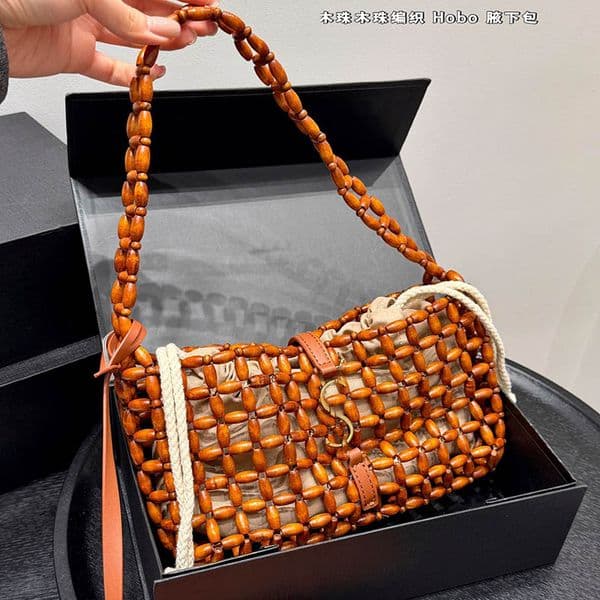 Hobo Wooden Bead Woven Underarm Bag Designer Lady Shoulder Bags Gold Hardware Metal Letter Bead Chain Luxurious Handbag Evening Dress Makeup Sacoche Wallet 25cm
