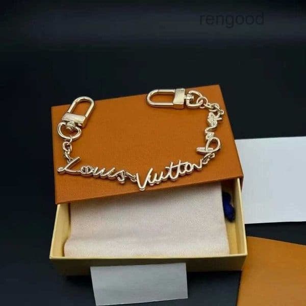 Designer Keychains Unisex Bag Charm Car Key Holders For Men Womens Bag Pandant Stainless Steel Key Chains Gold Silver Bag Charms Keychain Lanyards