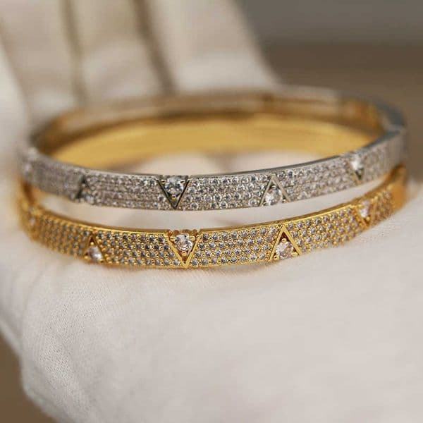 Letter New Sight Design Crystal V Banglesbracelets for Women Fashion Brand Jewelry Zirconia Bangles Accessories M260612