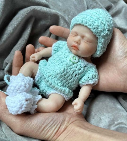 7 inch Miniature Sleeping Girl Full Silicone Mini Baby Dolls with Feeding Accessory Lifelike Baby Doll Soft Restic Baby Doll L260610PBBP