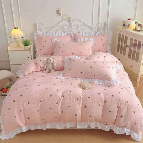 Soft and skin-friendly French-style light luxury Hepburn-inspired lace four-piece bedding set for student dormitory sheets 26L0610