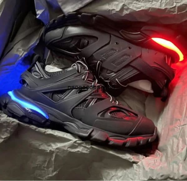 Track LED Sneaker shoes track 3 30 Designer Shoes Men Women Triple white black leather trainers sports Tracks Jogging Walking With Box size 3545 X2412026
