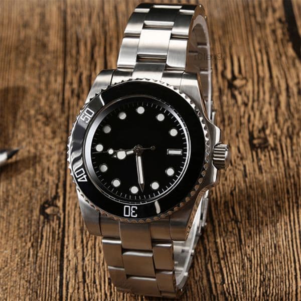 designed men's 40mm automatic mechanical watch, featuring a full stainless steel case sapphire crystal glass high-luminescence displayand a cerami38
