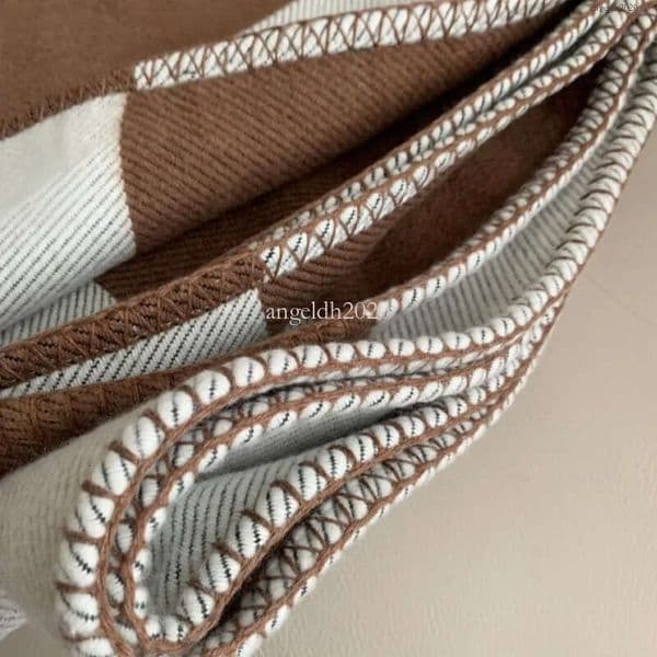 Blanket Letter Cashmere Blanket Sofa Blanket Air Conditioning Flight Blanket Home Bedding Warm Blanket Quality Best Weight 1400g 140 * 175cm
