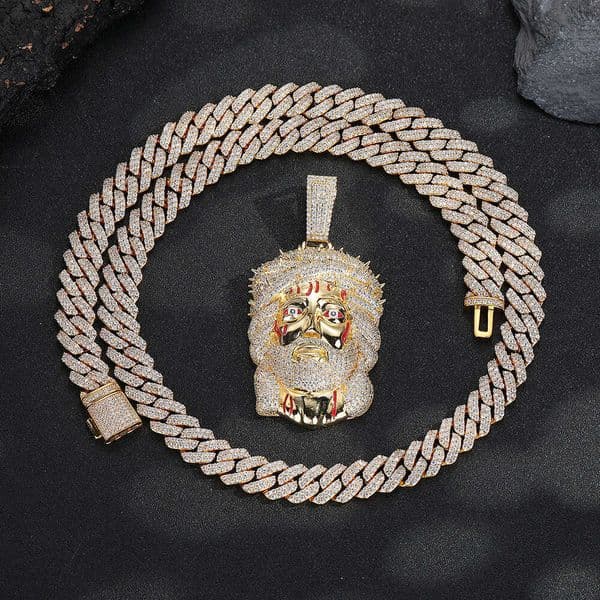 Top Hip Hop Necklace Top for Men Vintage Portrait Pendant with Blood Thorn Men's Head Ornament