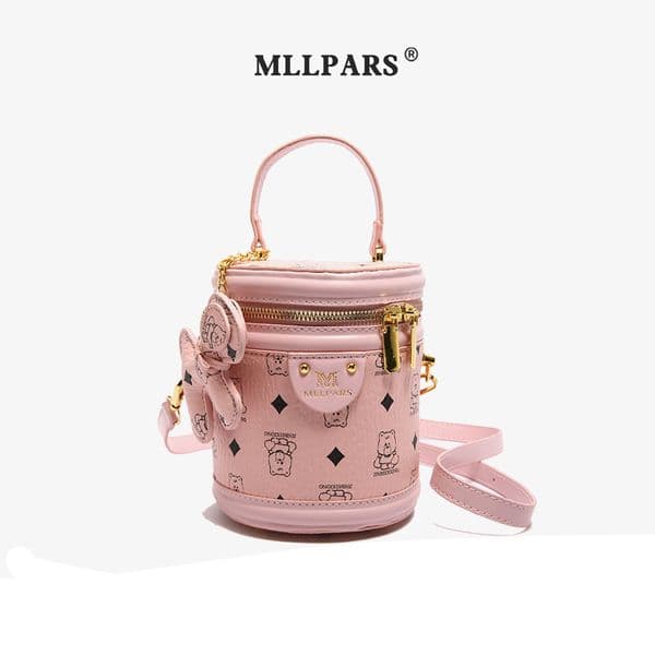 Free shipping Designer bag Elegant Multifunctional Handbag by Material Type Stylish Ladies Toiletry Pouch Reliable All-match black plain