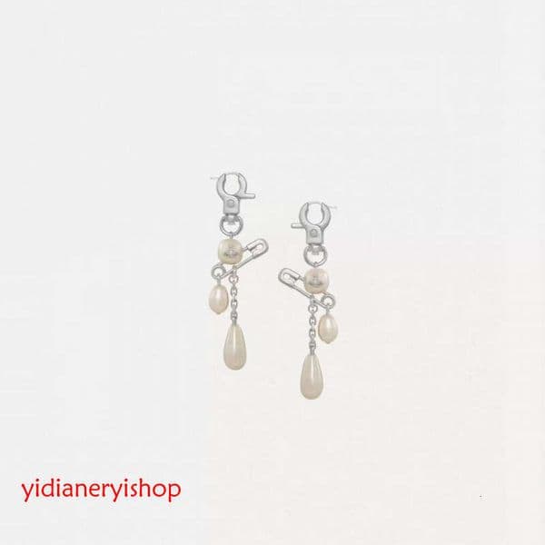 vivienneliness west wood earring H Pin Keychain Pearl Earrings Fashionable Saturn Versatile Earrings