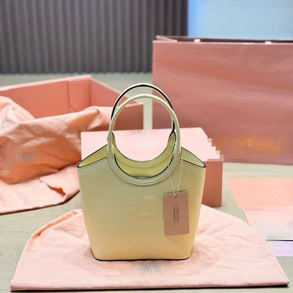 New High-end and Fashionable Single-shoulder Handbag with Shoulder Strap