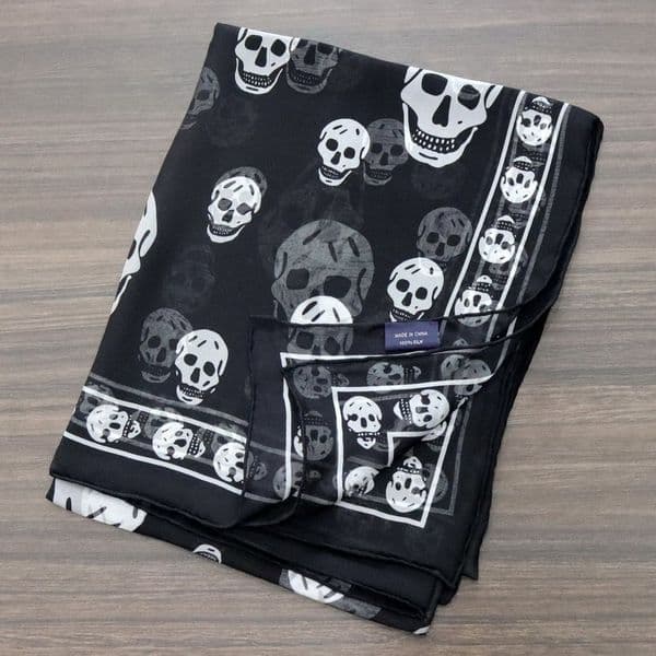 European-style Scarf or Handkerchief Classic and Elegant Multi-color Skull-patterned Scarf Silk and Mulberry Silk Wrap Scarf Scarf