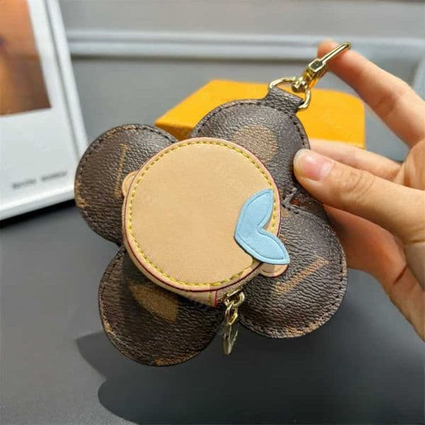 Designer Luxury Keychain Brand Round Key Chain Men Car Keyring Women Buckle Keychains Bags Pendant Exquisite Gift S260617D4QB