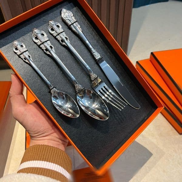 H Home Embossed 3D Stainless Steel Cutlery Steak Knife Fork Spoon Four-Piece Gift Set Simple Mirror Polished