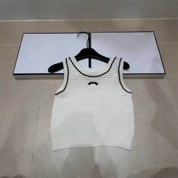 Designer's high-quality clothing Spring/Summer New Knitted Chain Sleeveless Pullover Vest Slim Fit Versatile Womens Tank Top