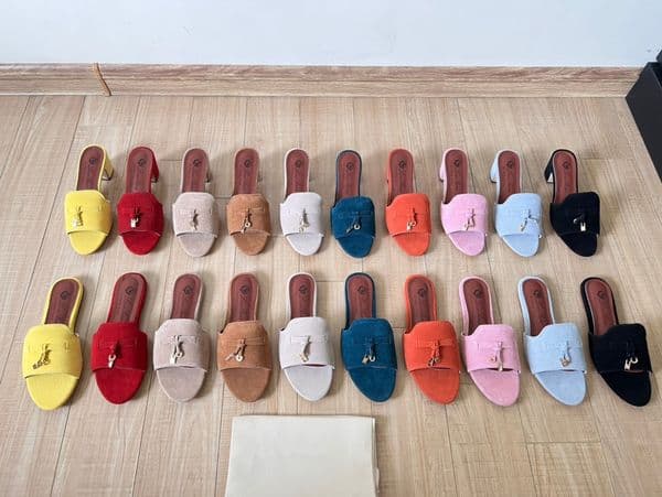 Hot New designer slippers for womens flat slippers blue beige black pink green Fashion Embroidered Flat Sandals with Horsebit Buckles for Casual Wear